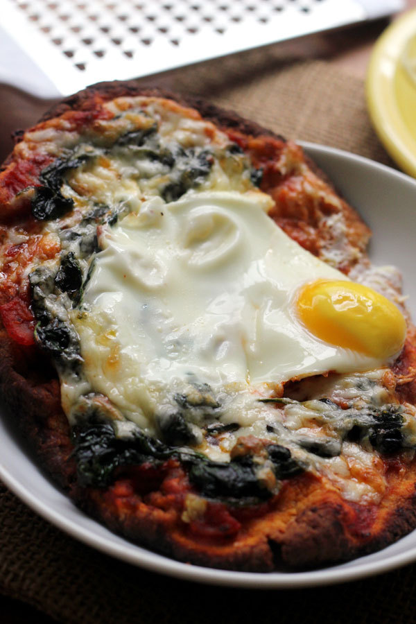 Garlicky Spinach and Egg Breakfast Pizzas